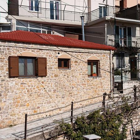 Апартаменты Το Πέτρινο Της Γιαγιάς Μαρίκας Карпенисион Экстерьер фото