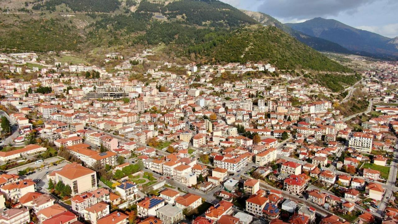 Апартаменты Το Πέτρινο Της Γιαγιάς Μαρίκας Карпенисион Экстерьер фото